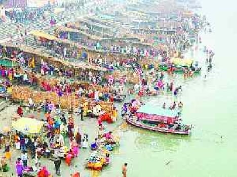 pilgrims descended on Mouni Moon, set dip